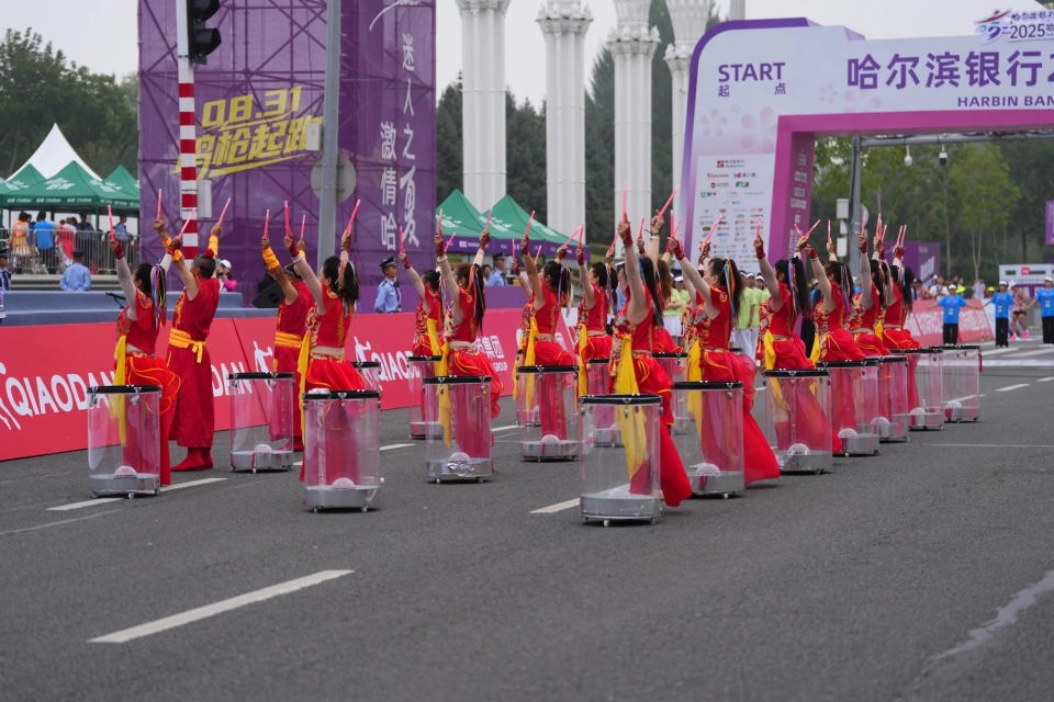 src, 松供图, 为跑者呐喊