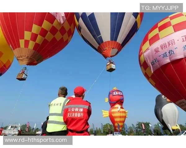 浙江武义:2025年全国热气球公开赛举办开幕式亮灯典礼